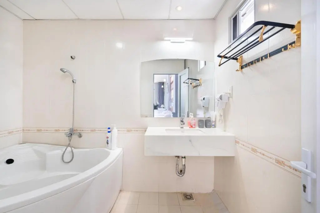 Cabana Hotel Saigon - 260 Ly Tu Trong