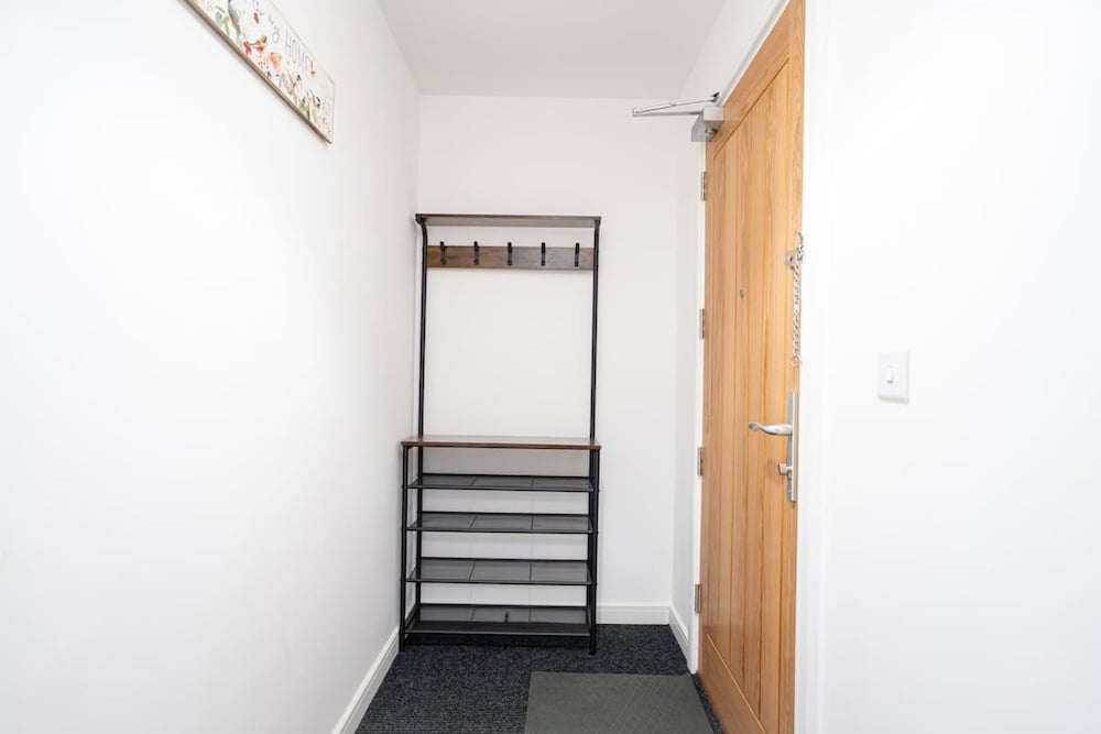 2 Bed Stylish Stay - By Holiday Homes
