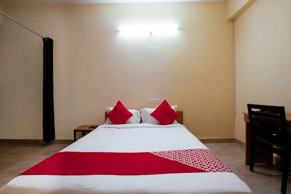 OYO 24080 Flagship Deepansh Plaza