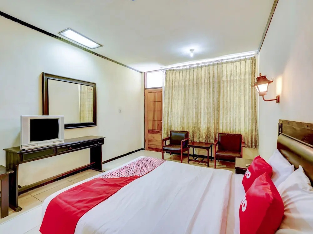 Hotel Lumajang New by OYO Rooms