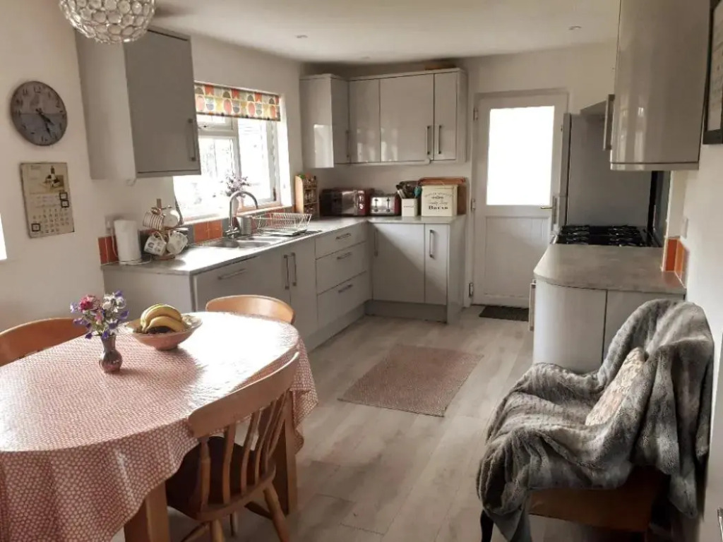 Entire house near beaches, footpaths, dog friendly