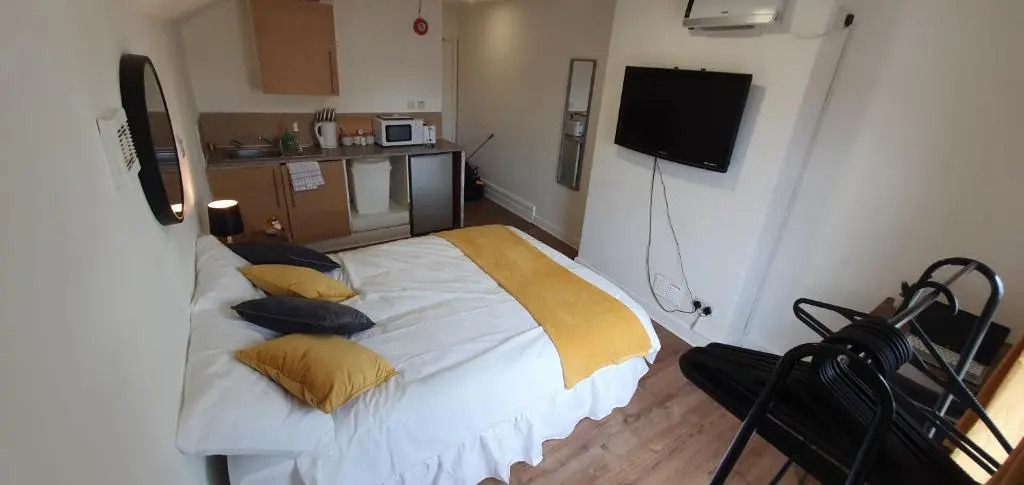 Fast Broadband, Budget Stay, Free Netflix.