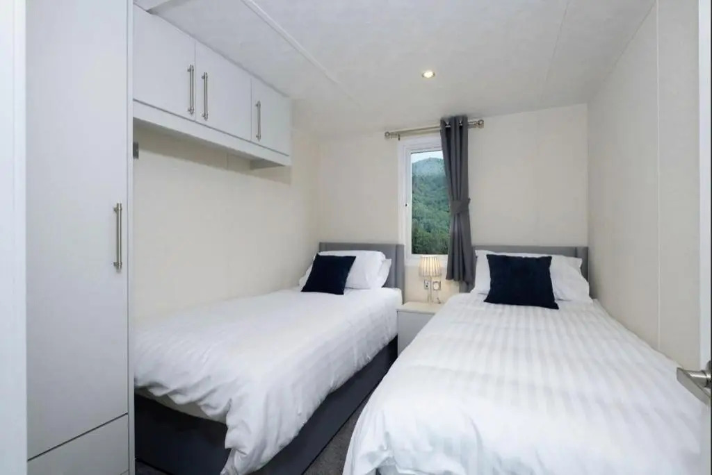 Luxury 6 Bed Lodge with Hot Tub