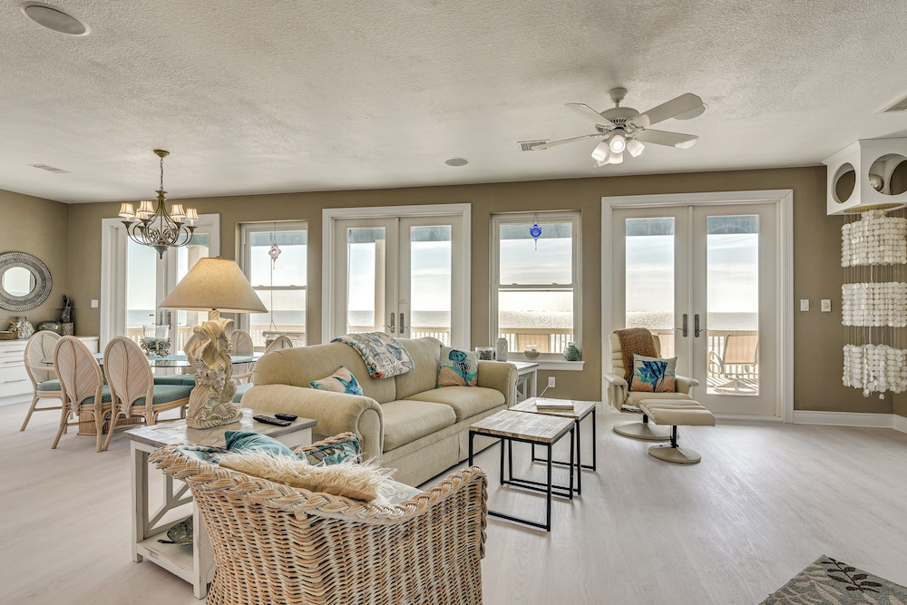 Steps to Sand: Spacious Crystal Beach Home w/ View