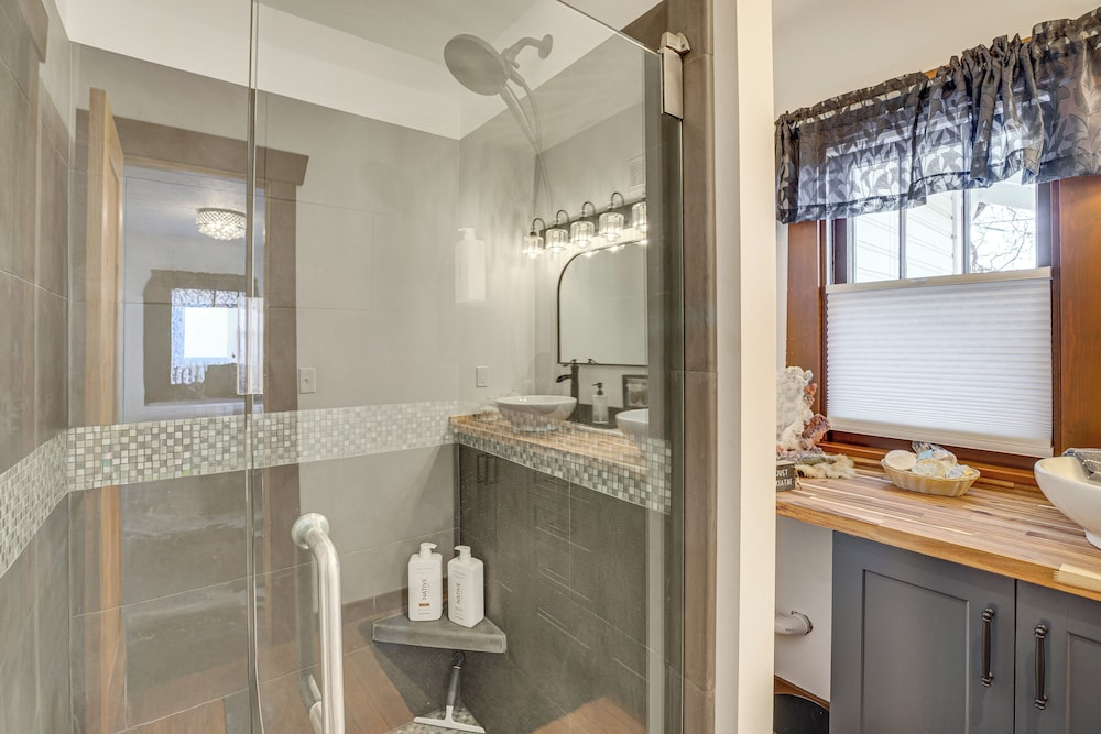 1 Blk to Main St! Crystal Connection Montrose Home