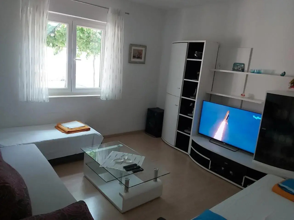 House Petar by sea