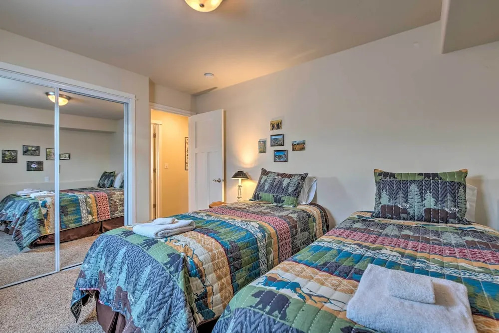 Mountain-view Deck: South Lake Tahoe Retreat!