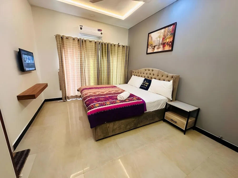 Holidazzle Lodge Islamabad