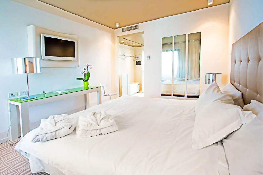 One Hotel & Restaurant