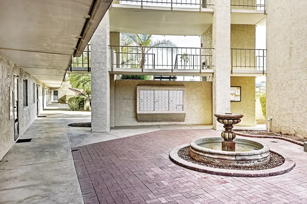 < 1 Mi to Old Town! Couples Haven w/ Pool Access