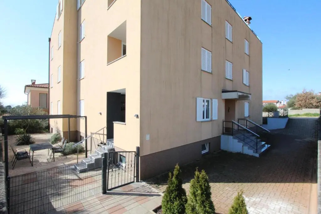 Apartment Adi