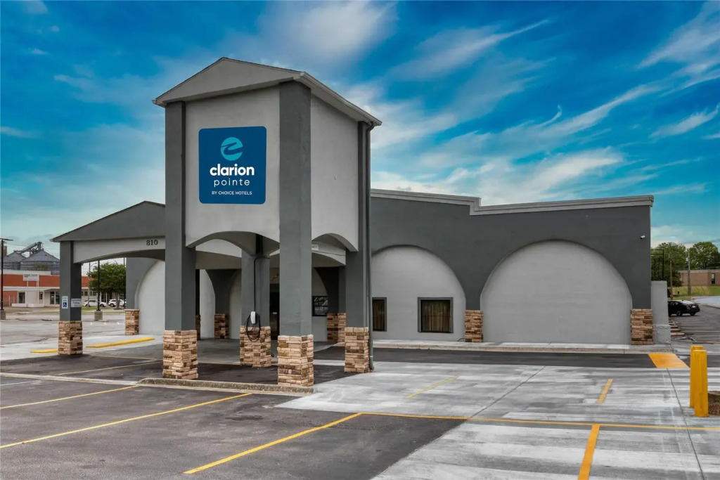 Clarion Pointe Decatur River City