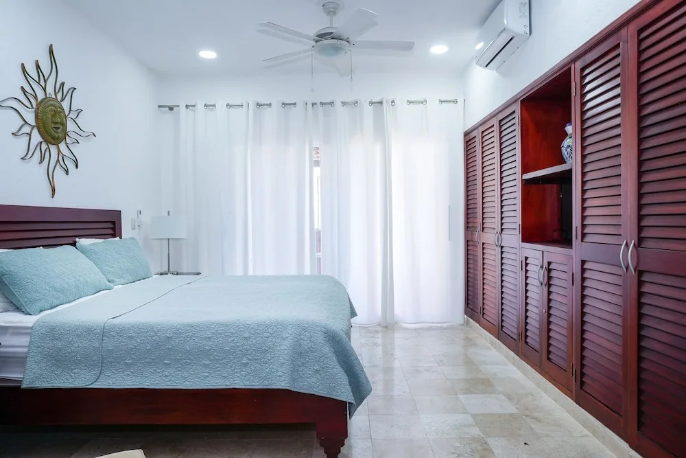 Magic Paradise A8 3 Bedroom Condo by RedAwning