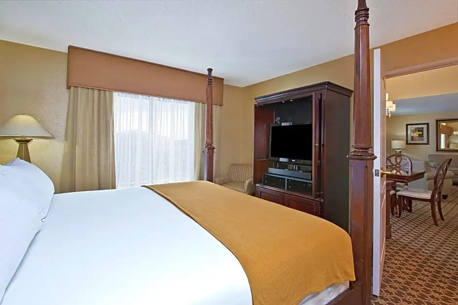 Holiday Inn Express Hotel & Suites Sharon-Hermitage