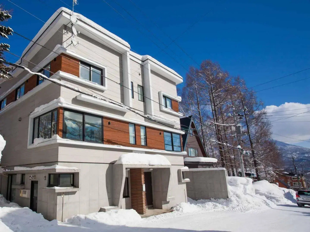 Yutaka Townhouse
