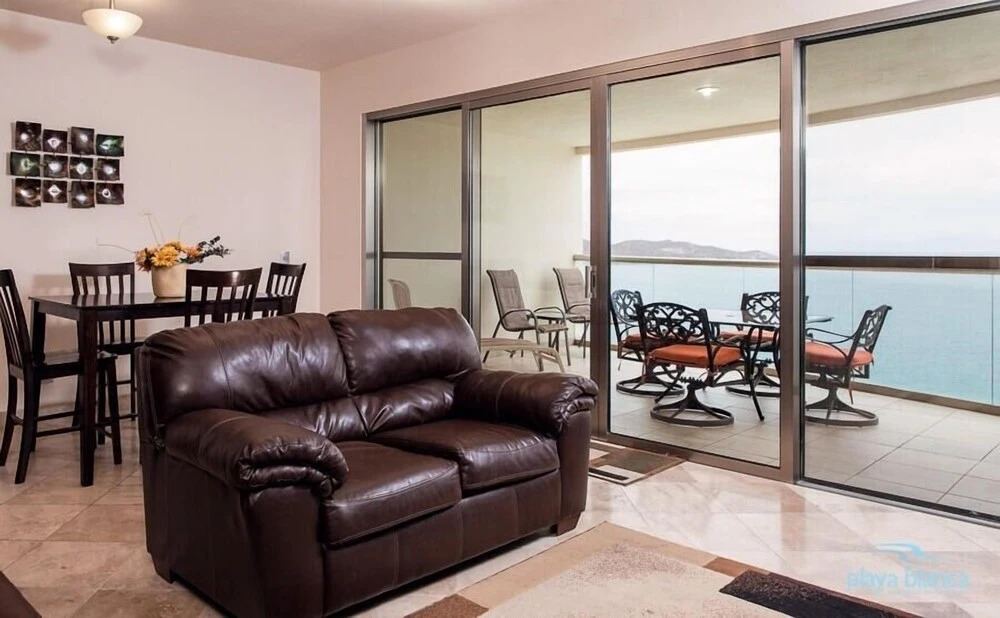 Amazing Condo w Private Patio Breathtaking Views - Playa Blanca by Redawning