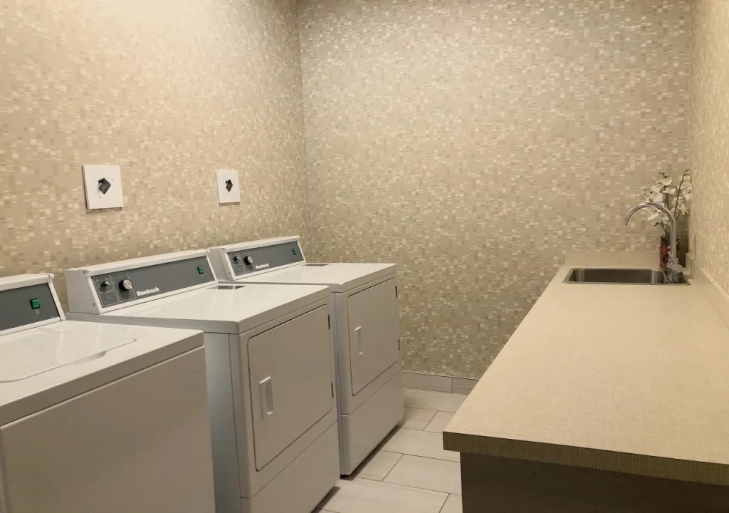 Landis Hotel & Suites