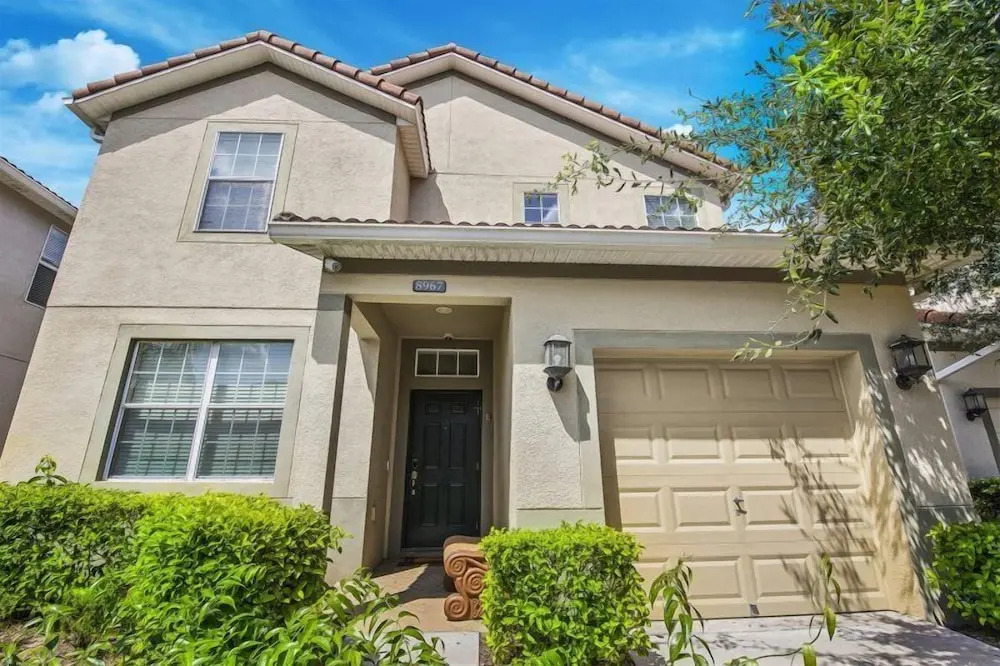 Contemporary 5 Bed 5 Bath Single Family With Upgrades