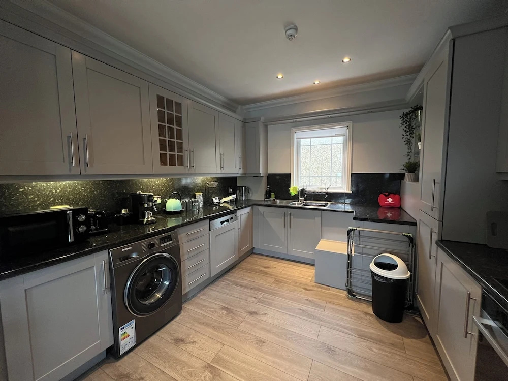 3 Bedroom House in London - Private Garage - Wi-fi