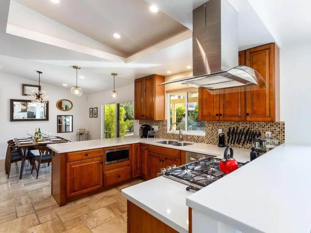 Modern Loma Vista by ACME House Company