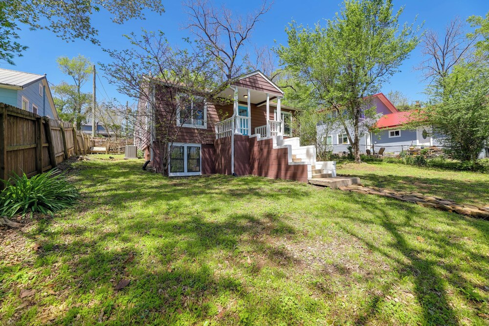 Fayetteville Retreat w/ Yard - Walk to Campus!