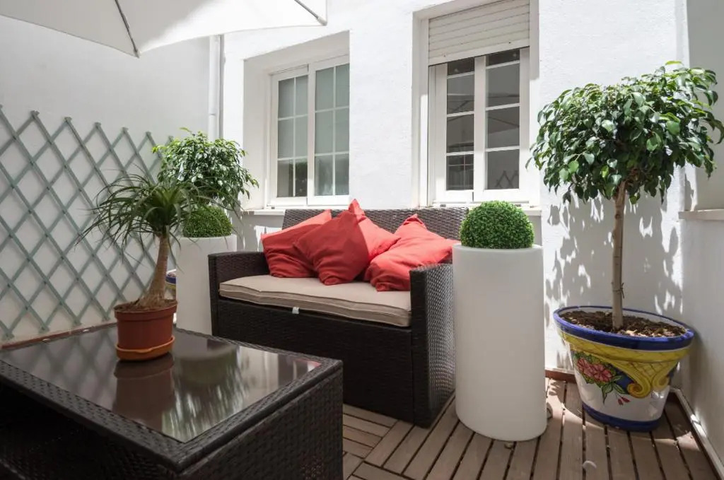 ML1C-Prime Location Marble Apartment with Patios