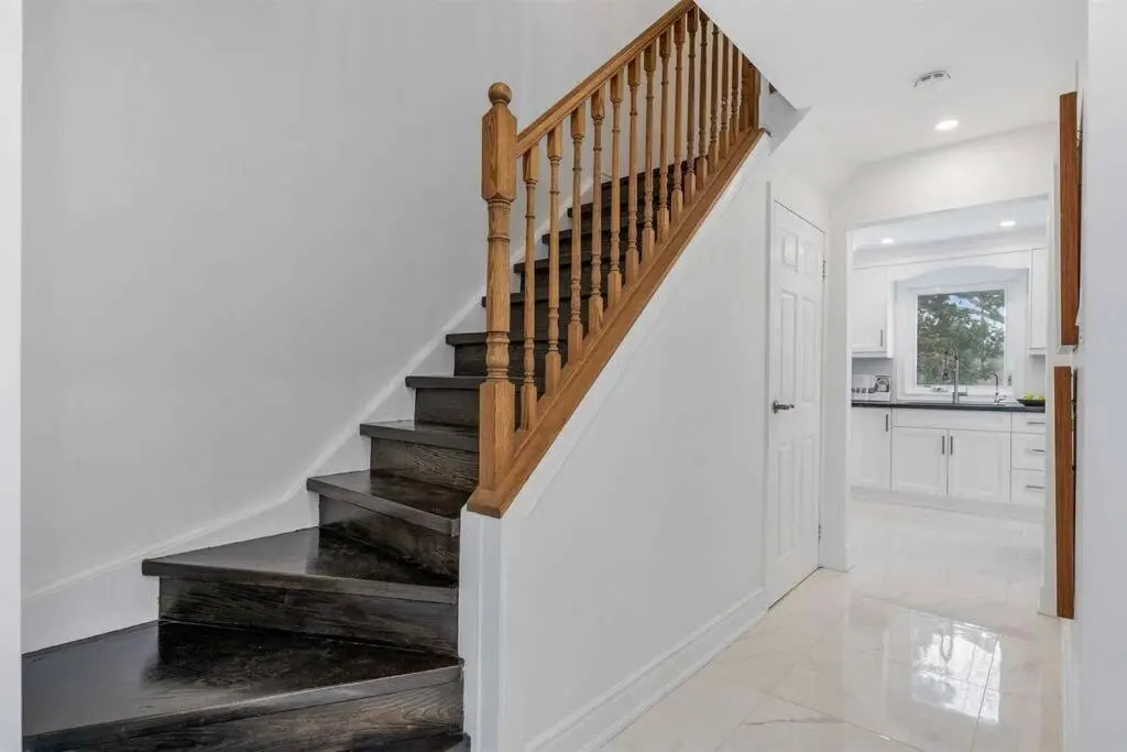 Modern main floor 3-bdrm apt backing onto a park