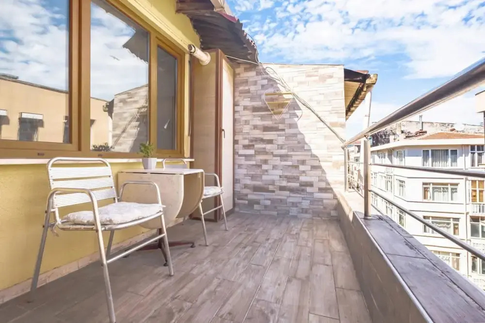 Colorful and Central Flat With Balcony in Kadikoy