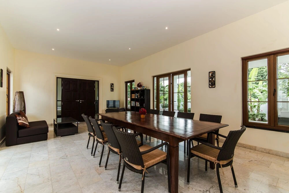 Luxury 5 Bedroom Villa in Beautiful Banyan Resort
