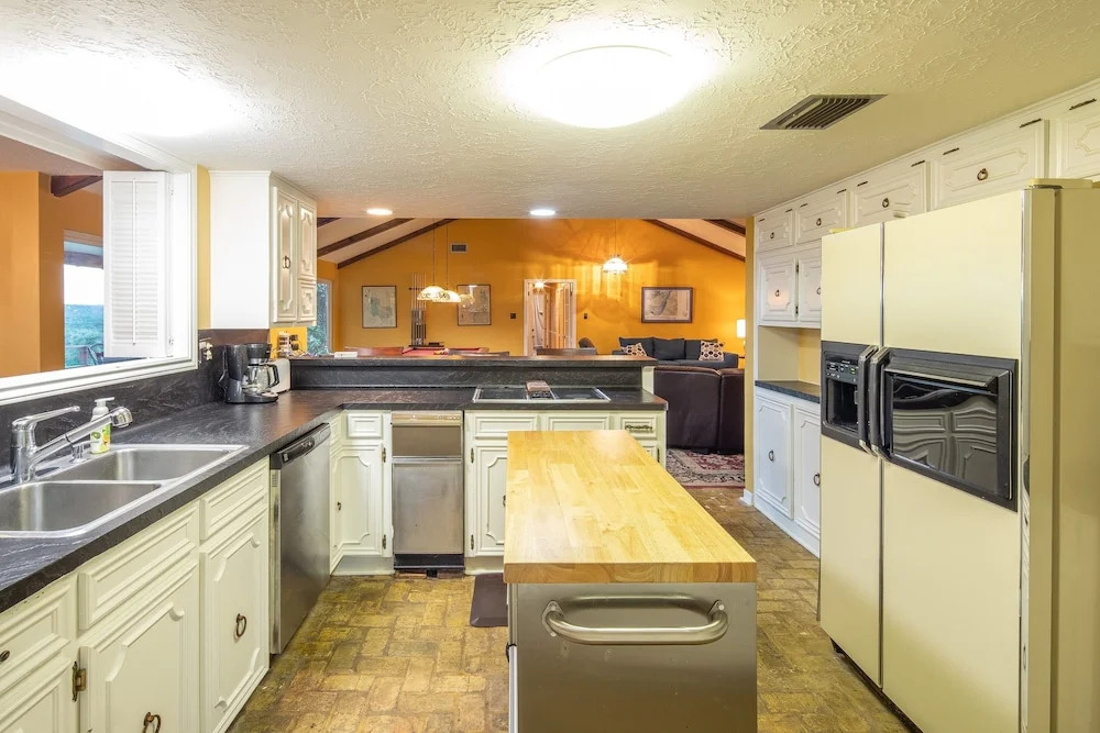 111 Wimberley - 6 Bedroom Home