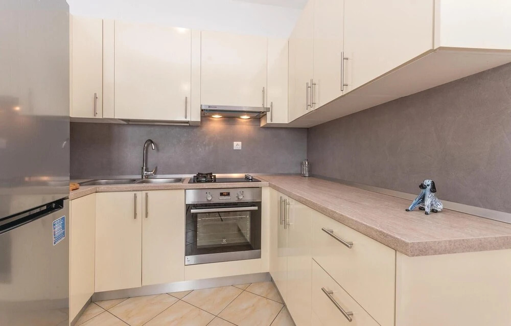 Beautiful Apartment in Maslenica With 3 Bedrooms and Wifi