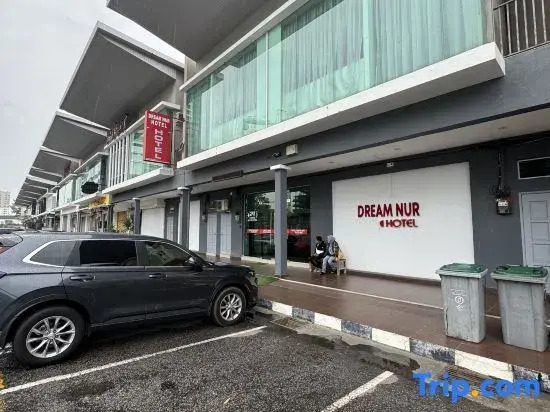 OYO 89497 Dream Nur Hotel