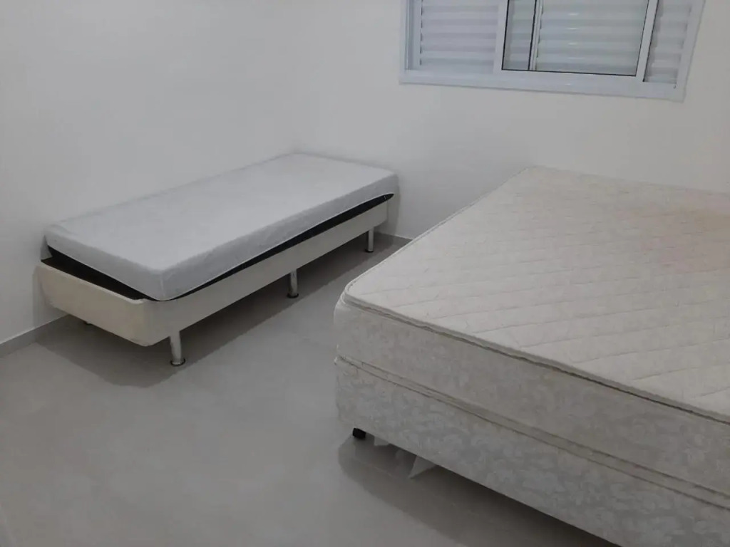 Apto 2 dorm, a 250m praia do Indaia, aceitamos PET