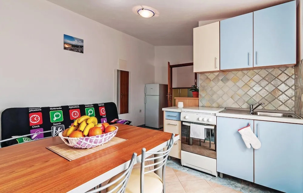 Nice Apartment in Vir With 2 Bedrooms and Wifi