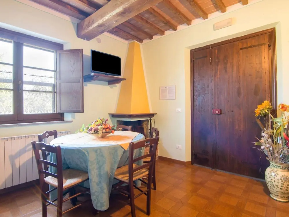 Farmhouse by Lake Trasimeno with Pool