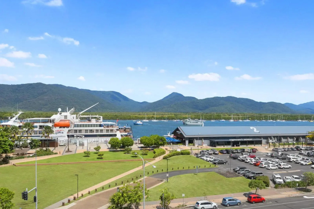 Stunning Costal 3 Bedroom Apartment In Cairns Cbd