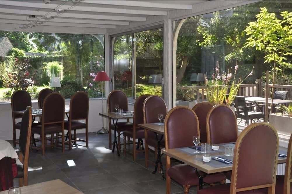 Le Clos Du Pontic Logis et CitHotel