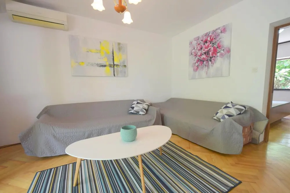 Apartments Ivka-Rozalija near Beach
