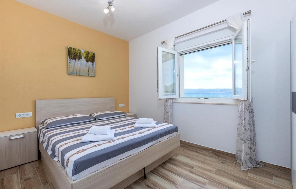 Nice Home in Podstrana With Wifi and 2 Bedrooms