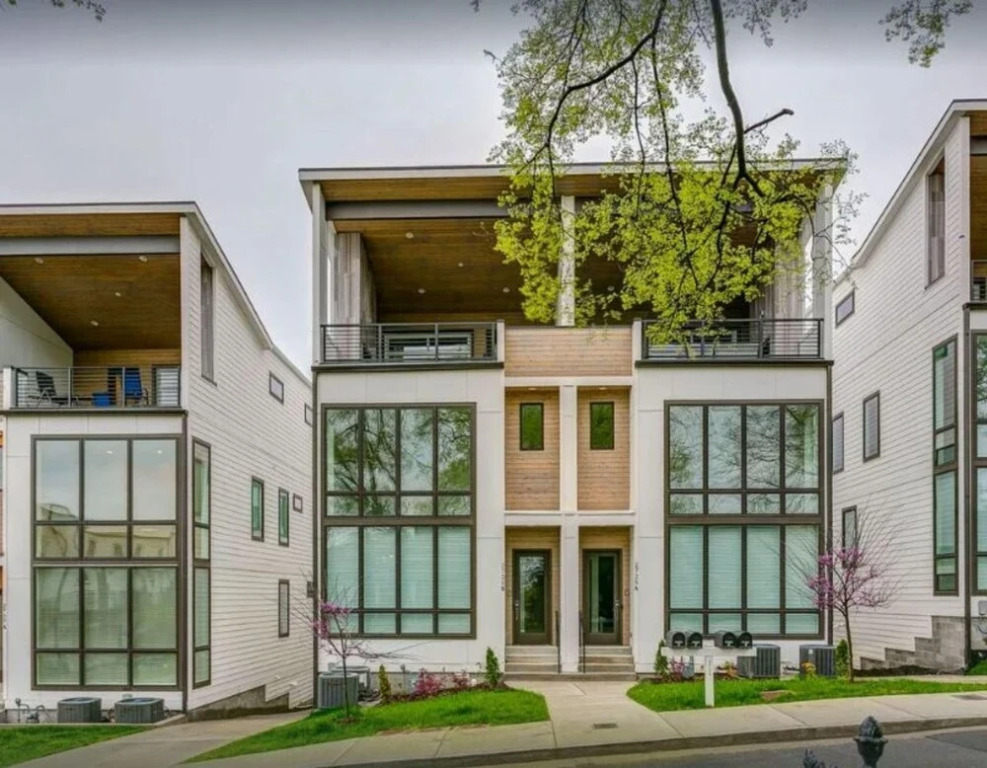 Spacious Tranquil Rooftop Pad on 8th by Music City Luxury Stays