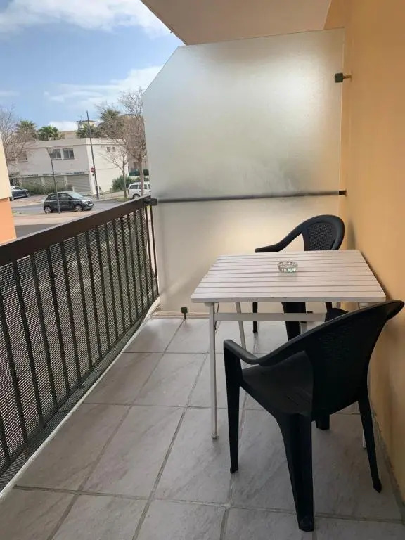 Agréable Studio, belle terrasse, Parking privé, 2 étoiles