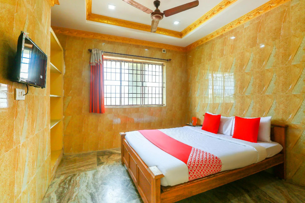 OYO 68796 Shanthi Mahal