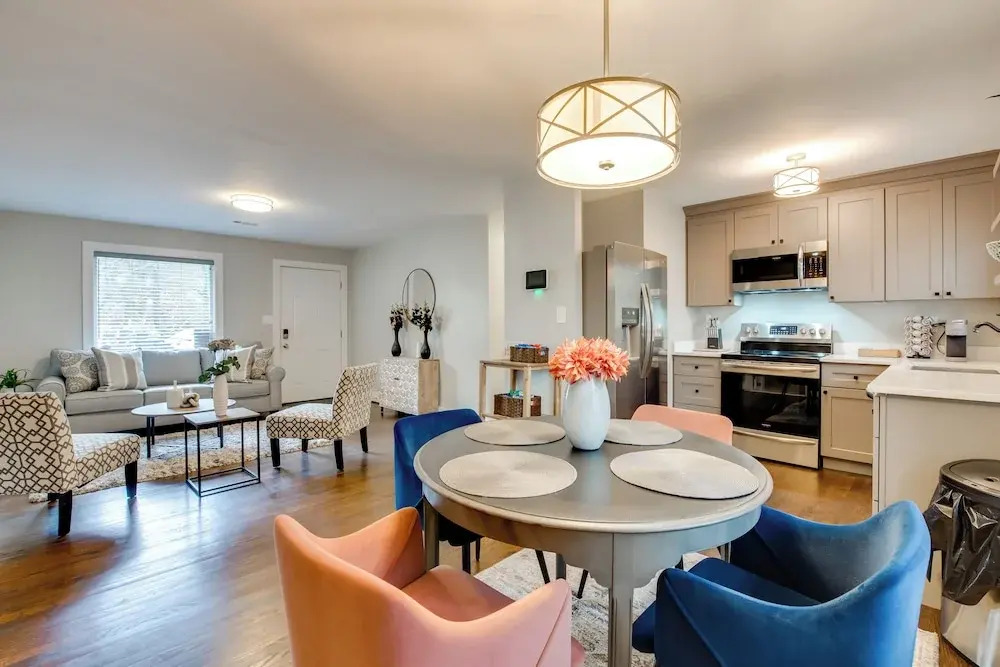 6 Mi to Mercedes-Benz! Pet-Friendly Yard in ATL