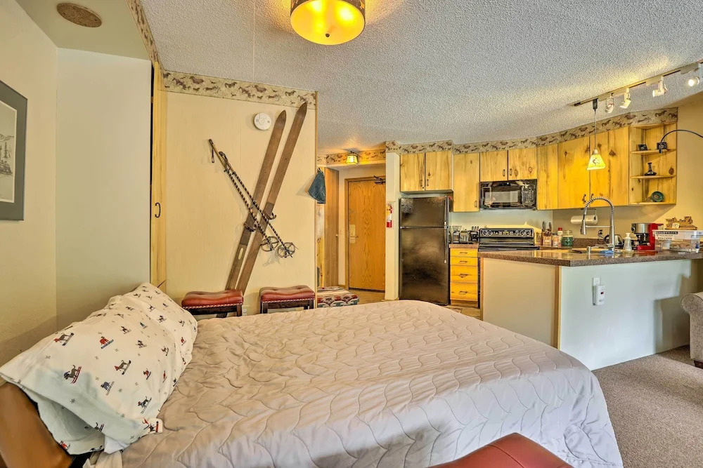 Ski-in/ski-out Studio at Winter Park Base!