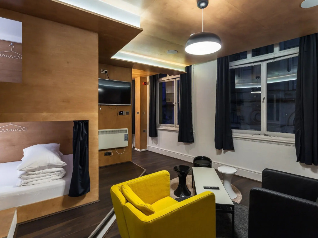 Revolver ApartHotel