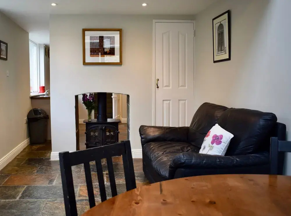 3 Bedroom Cottage Near Botanical Gardens