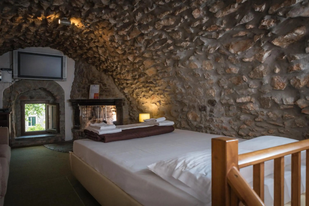 Avgonima All Seasons Hotel