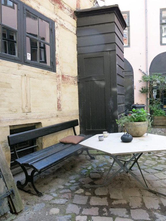 apartment historical building 1374-1
