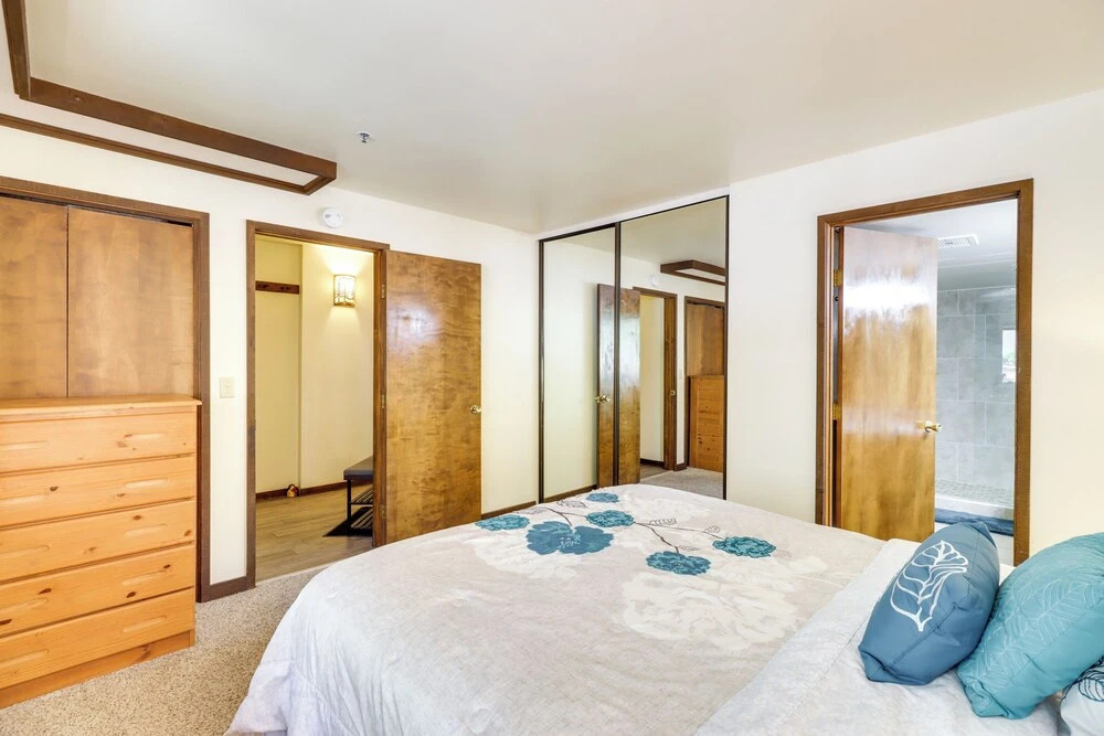 Walk to Ski Shuttle: Incline Village Condo