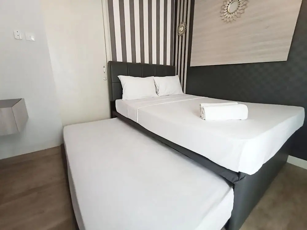 Homey And Cozy Living Studio Amartha View Apartment